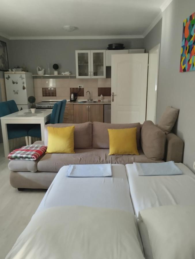 Apartman All Seasons Hotonj Eksteriør bilde