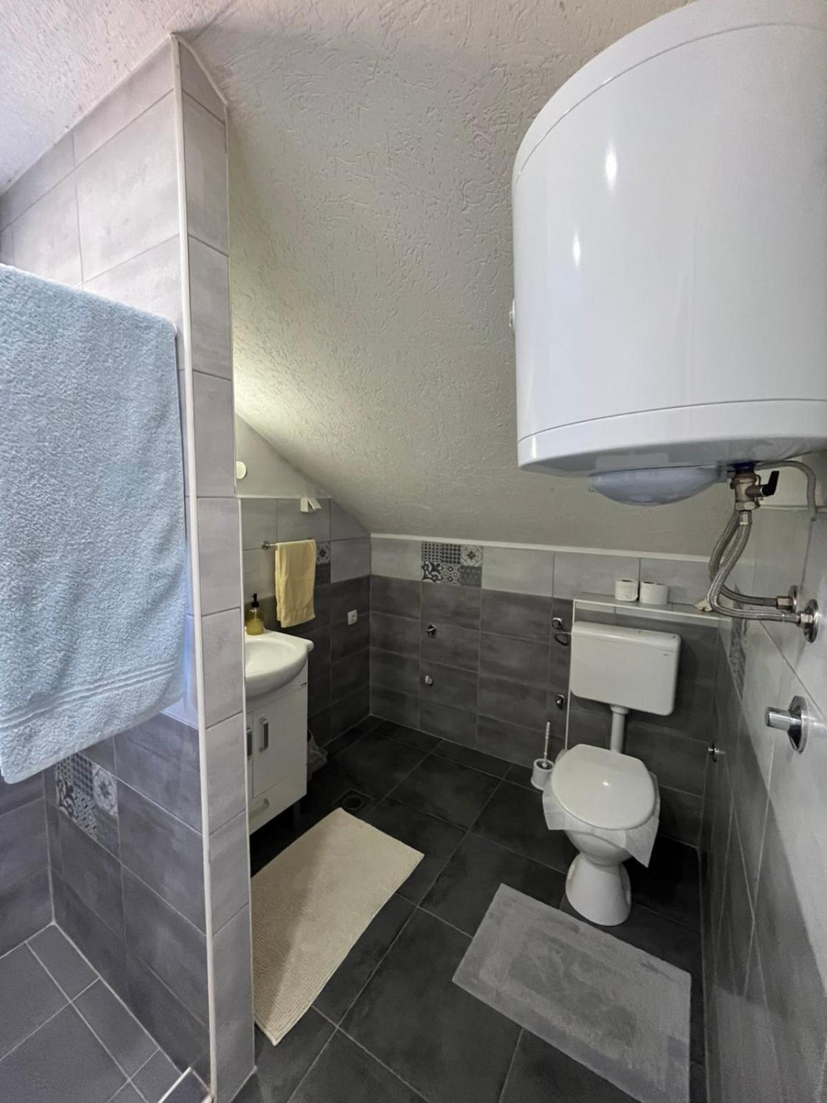 Apartman All Seasons Hotonj Eksteriør bilde