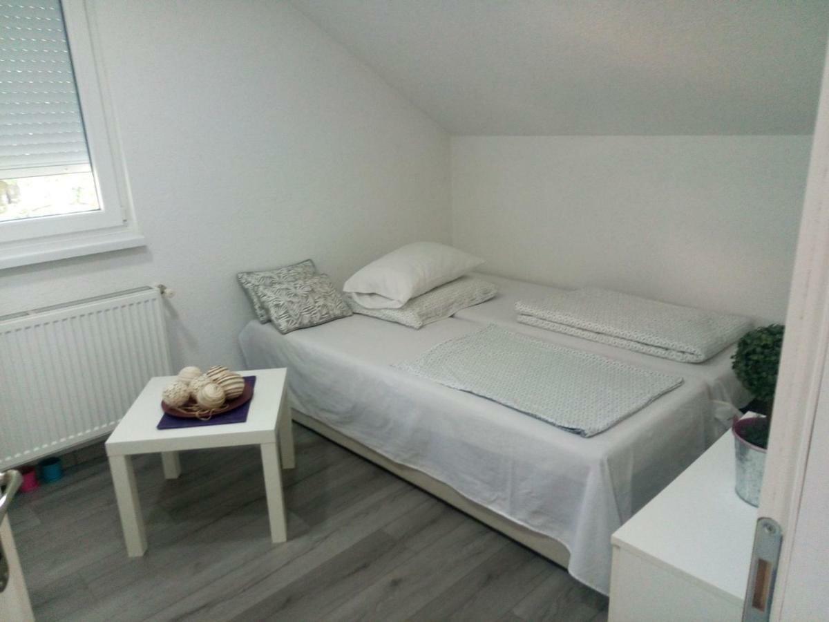 Apartman All Seasons Hotonj Eksteriør bilde