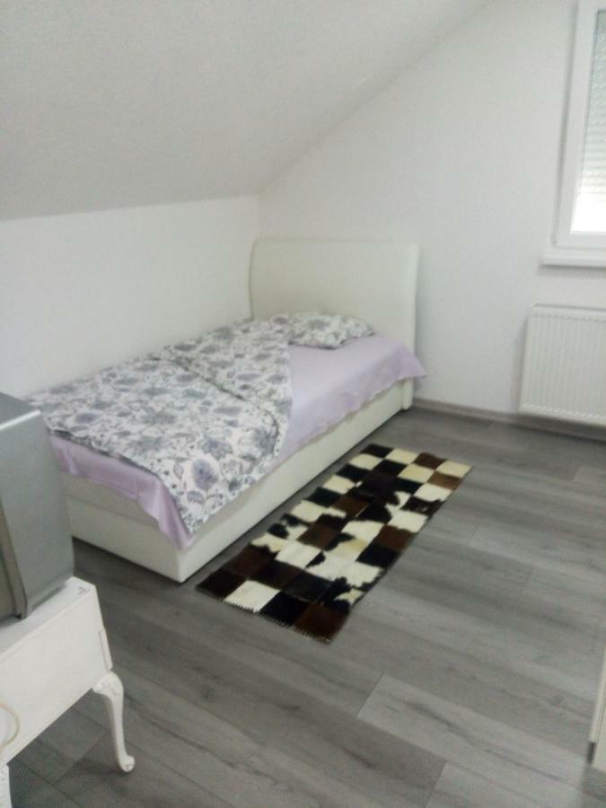 Apartman All Seasons Hotonj Eksteriør bilde